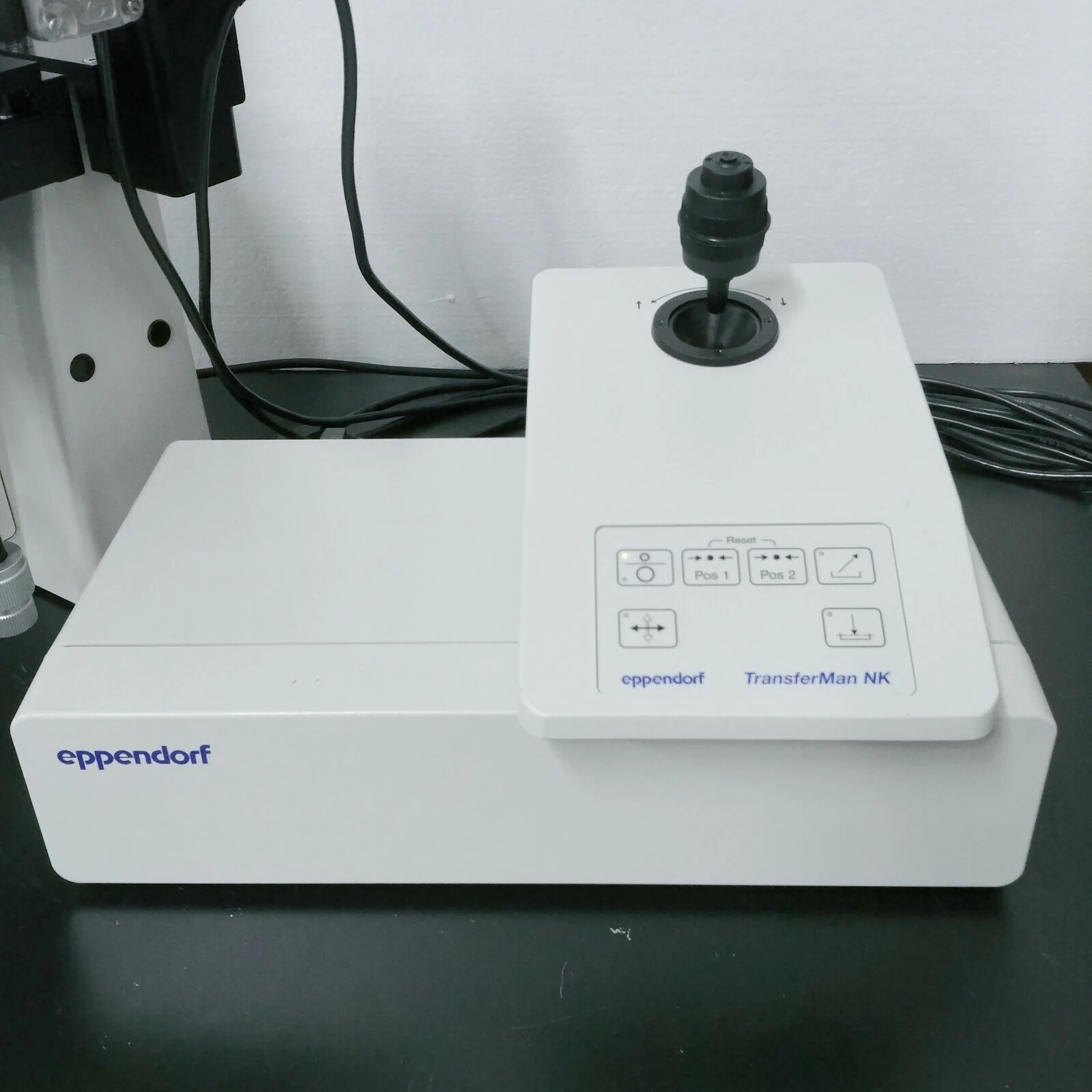 Leica Microscope DMIRB w/ Polarization & Eppendorf TransferMan NK Microinjection - Image 10
