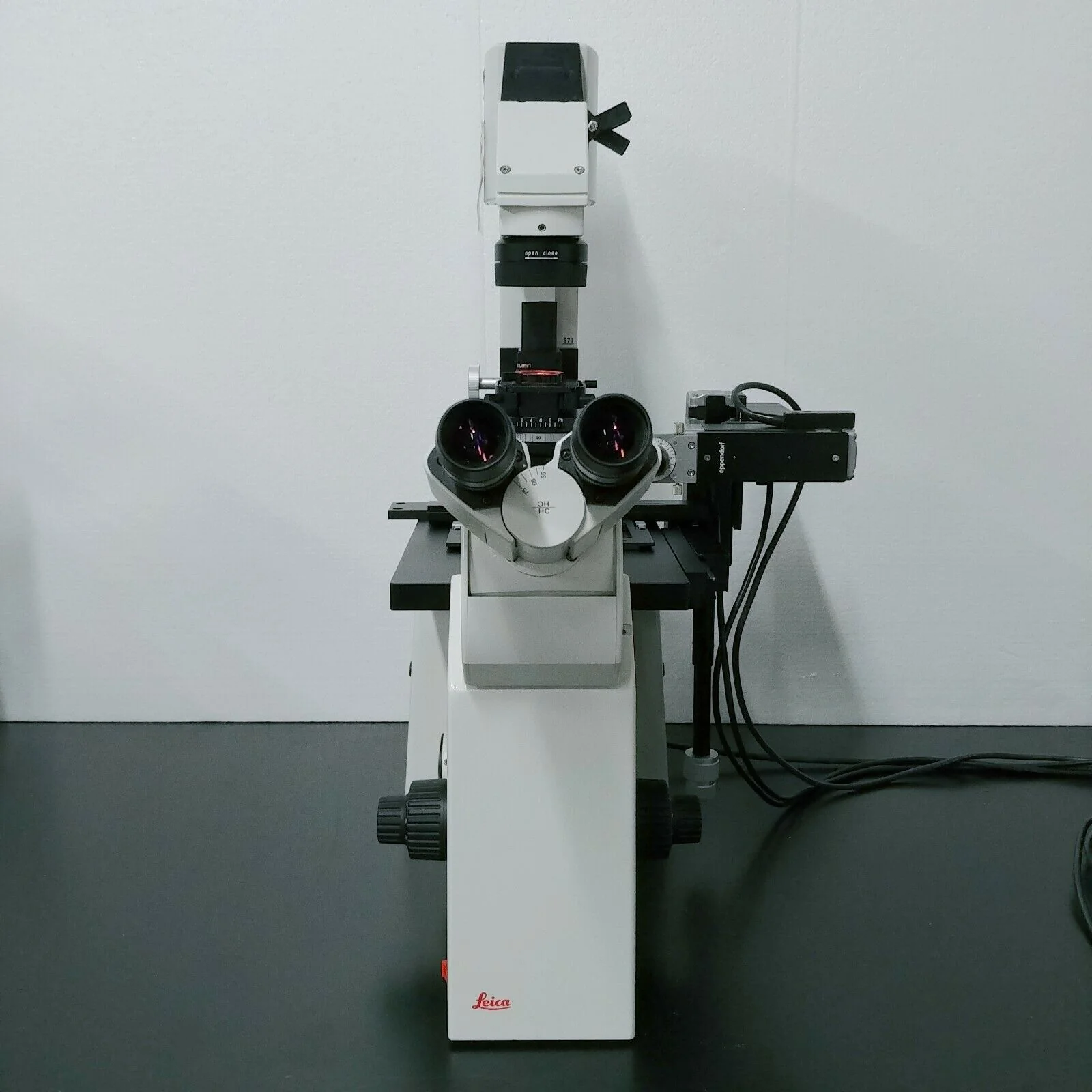 Leica Microscope DMIRB w/ Polarization & Eppendorf TransferMan NK Microinjection - Image 4