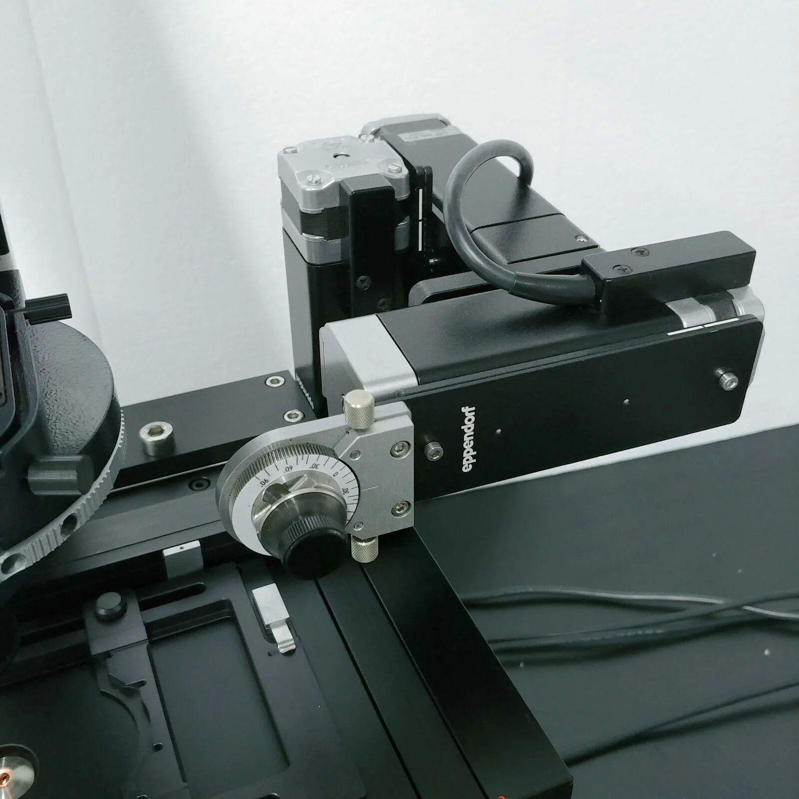 Leica Microscope DMIRB w/ Polarization & Eppendorf TransferMan NK Microinjection - Image 7