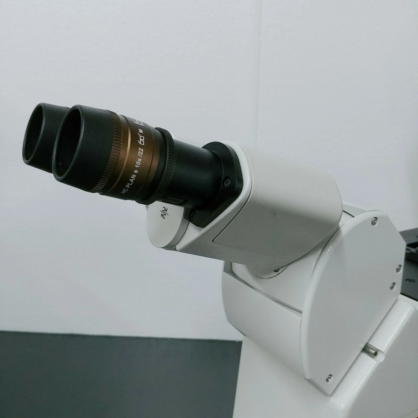 Leica Microscope DMIRB w/ Polarization & Eppendorf TransferMan NK Microinjection - Image 9