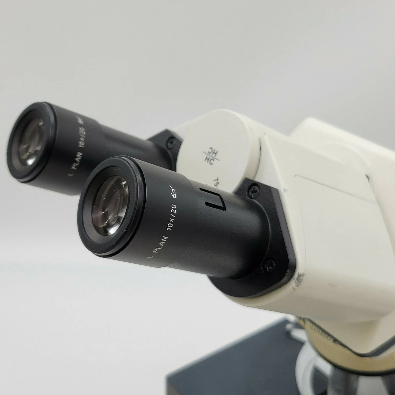 Leica Microscope DMLS with 10x 20x 40x Objectives and Binocular Head - Image 6