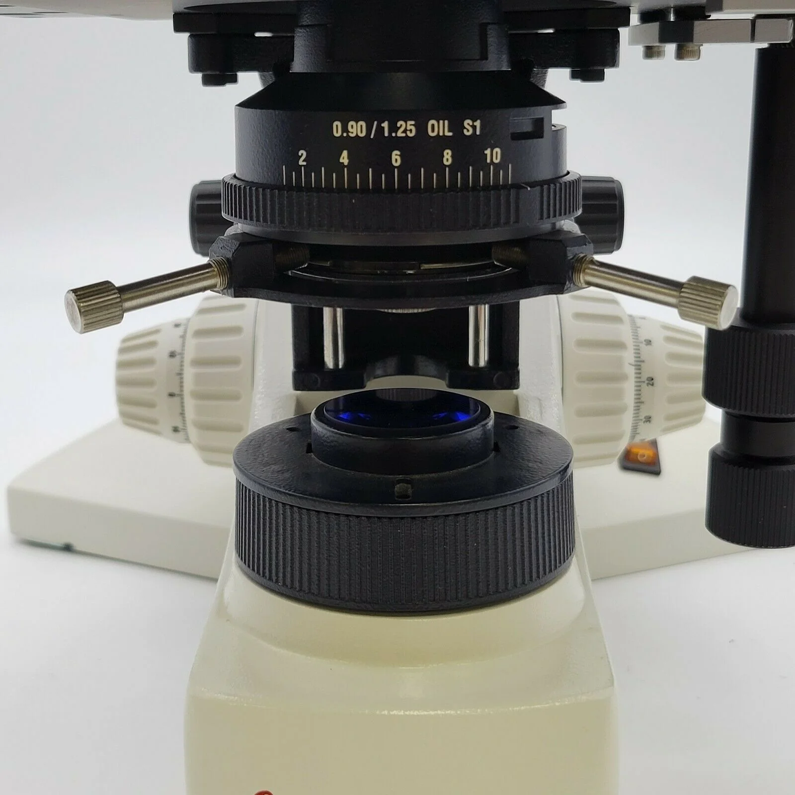 Leica Microscope DMLS with 10x 20x 40x Objectives and Binocular Head - Image 8