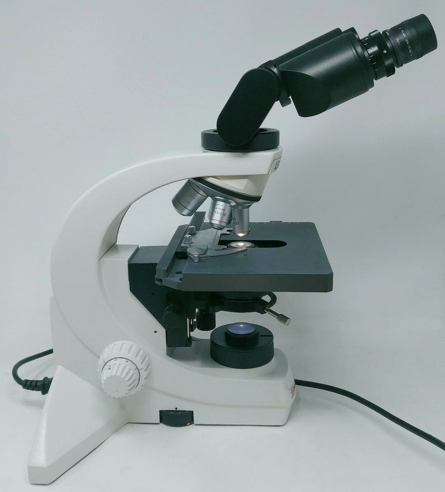 Leica Microscope DMLS with 5x 10x 20x 40x Objectives - Image 4