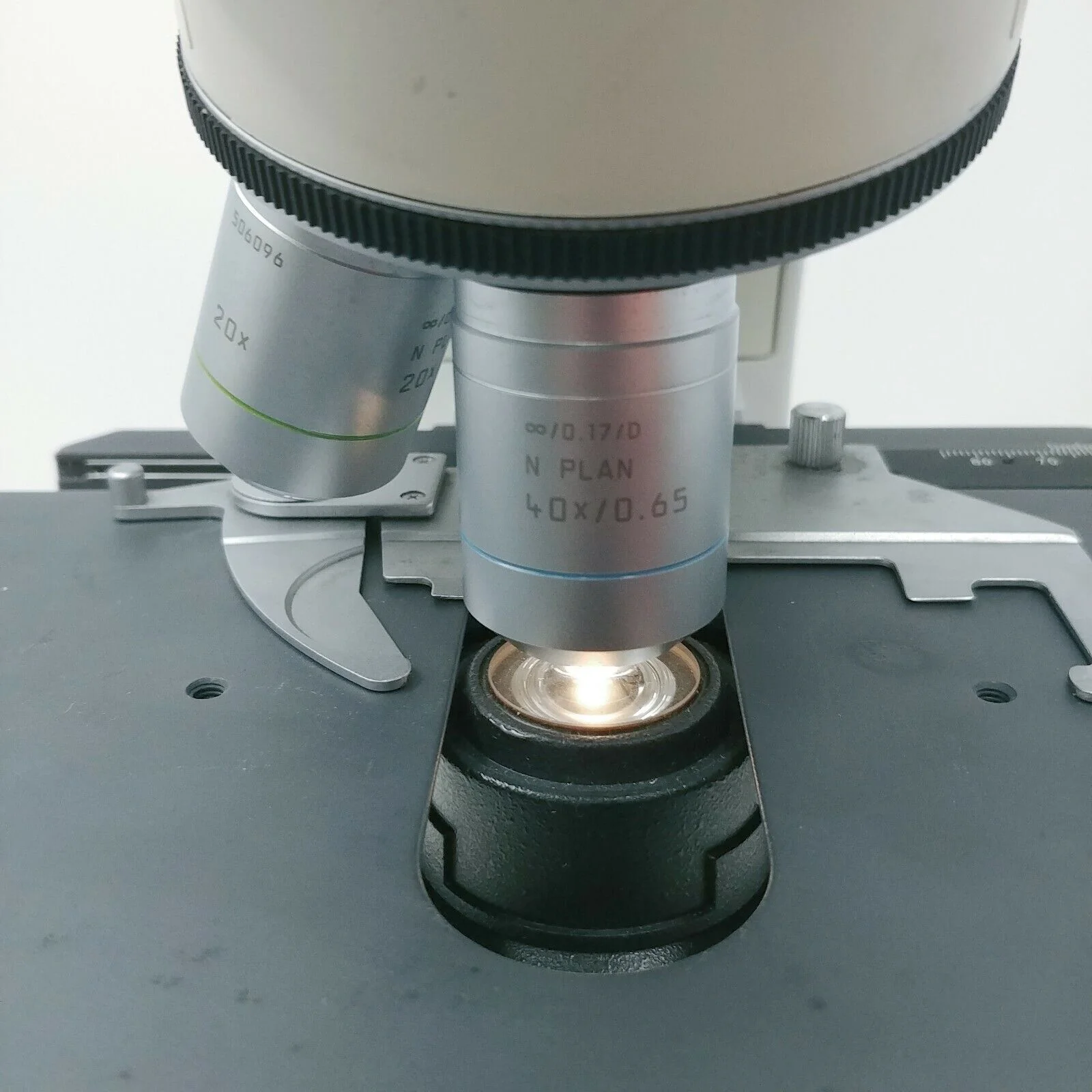 Leica Microscope DMLS with 5x 10x 20x 40x Objectives - Image 7