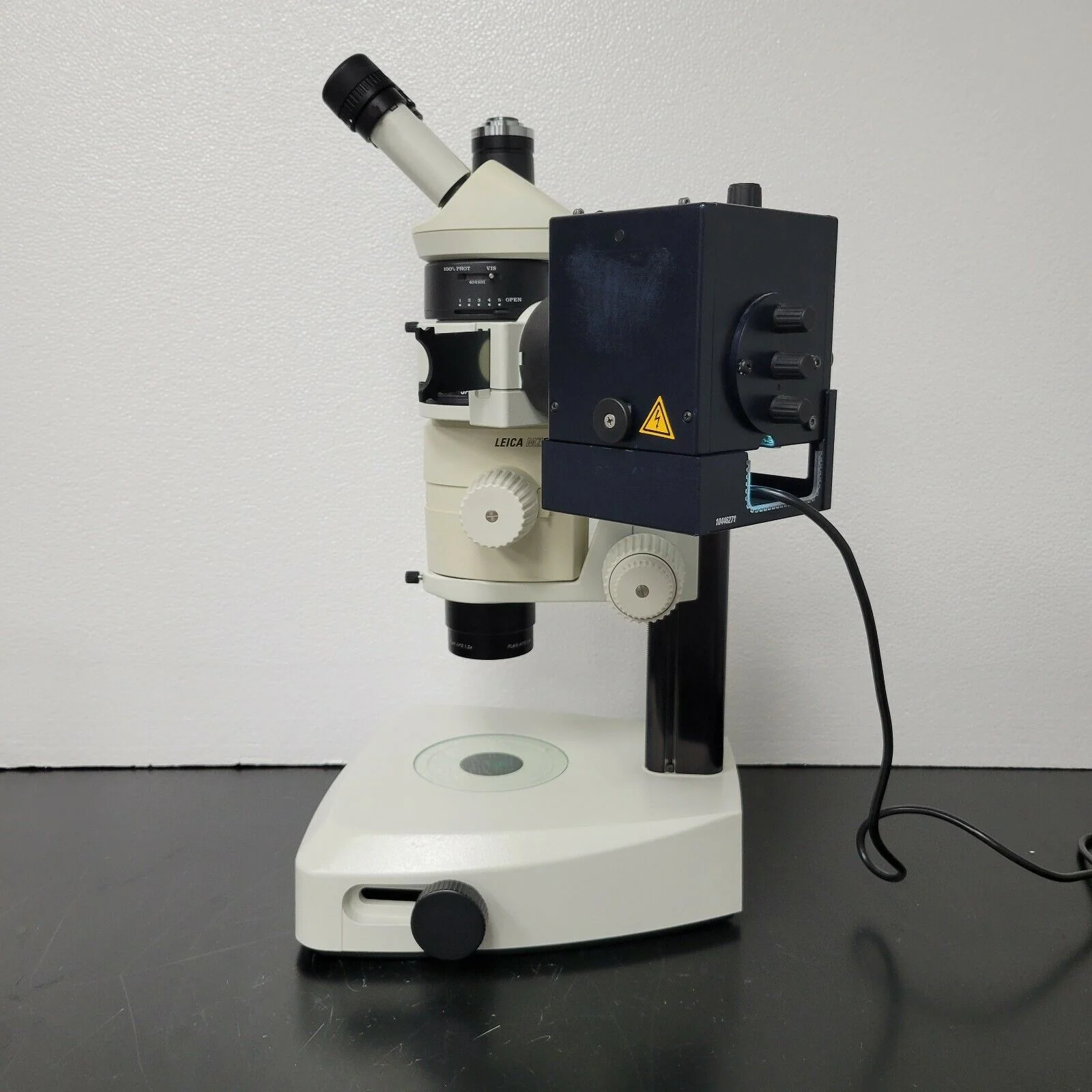 Leica Stereo Microscope MZFLIII Fluorescence with Phototube and Plan Apo 1.0x - Image 3