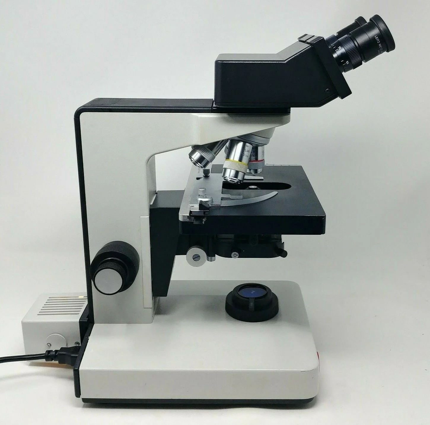 Leitz Microscope Laborlux 12 with 2.5x 4x 10x 16x 40x Objectives - Image 4