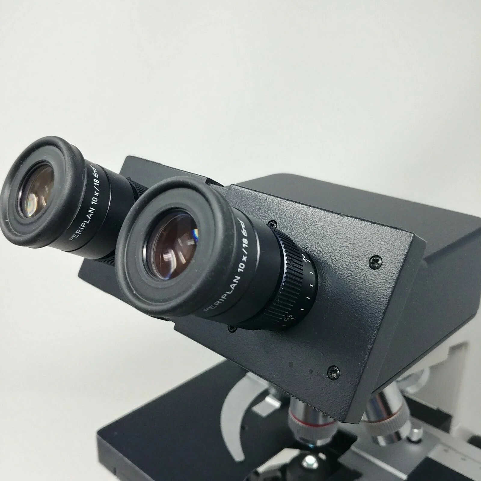 Leitz Microscope Laborlux 12 with 2.5x 4x 10x 16x 40x Objectives - Image 5