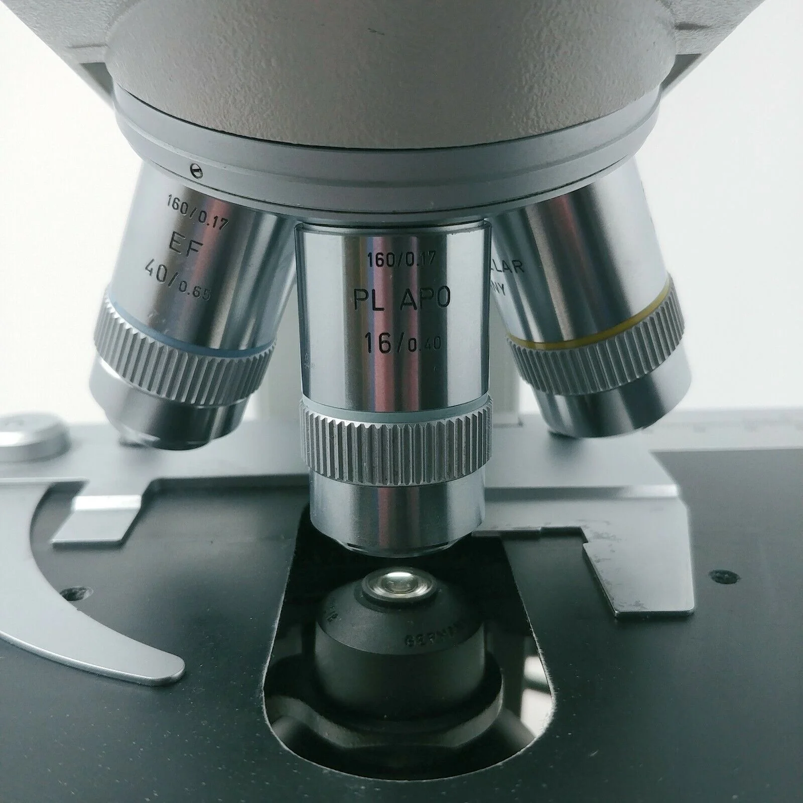 Leitz Microscope Laborlux 12 with 2.5x 4x 10x 16x 40x Objectives - Image 7