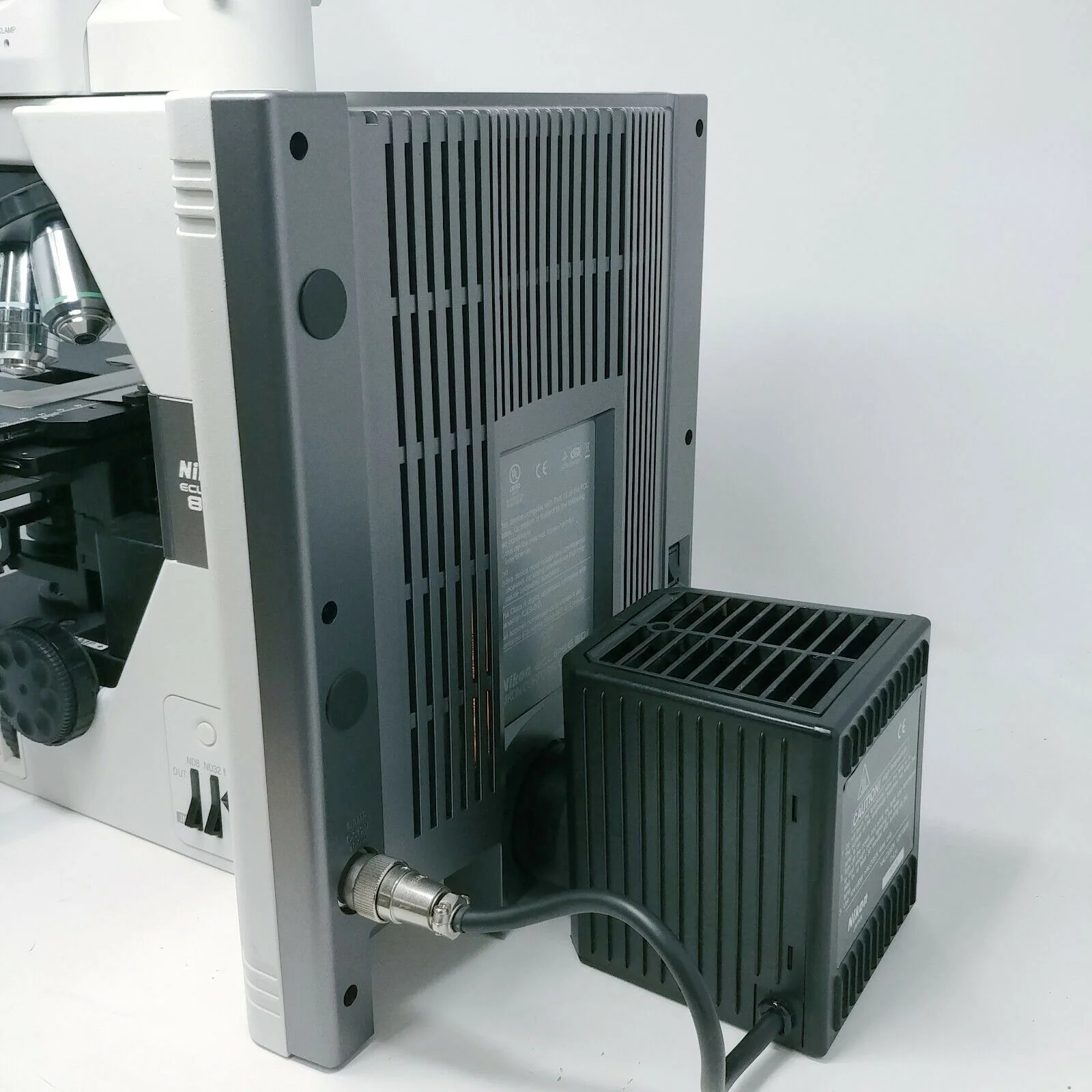 Nikon Microscope Eclipse 80i with 2x and Apo Objectives - Image 10