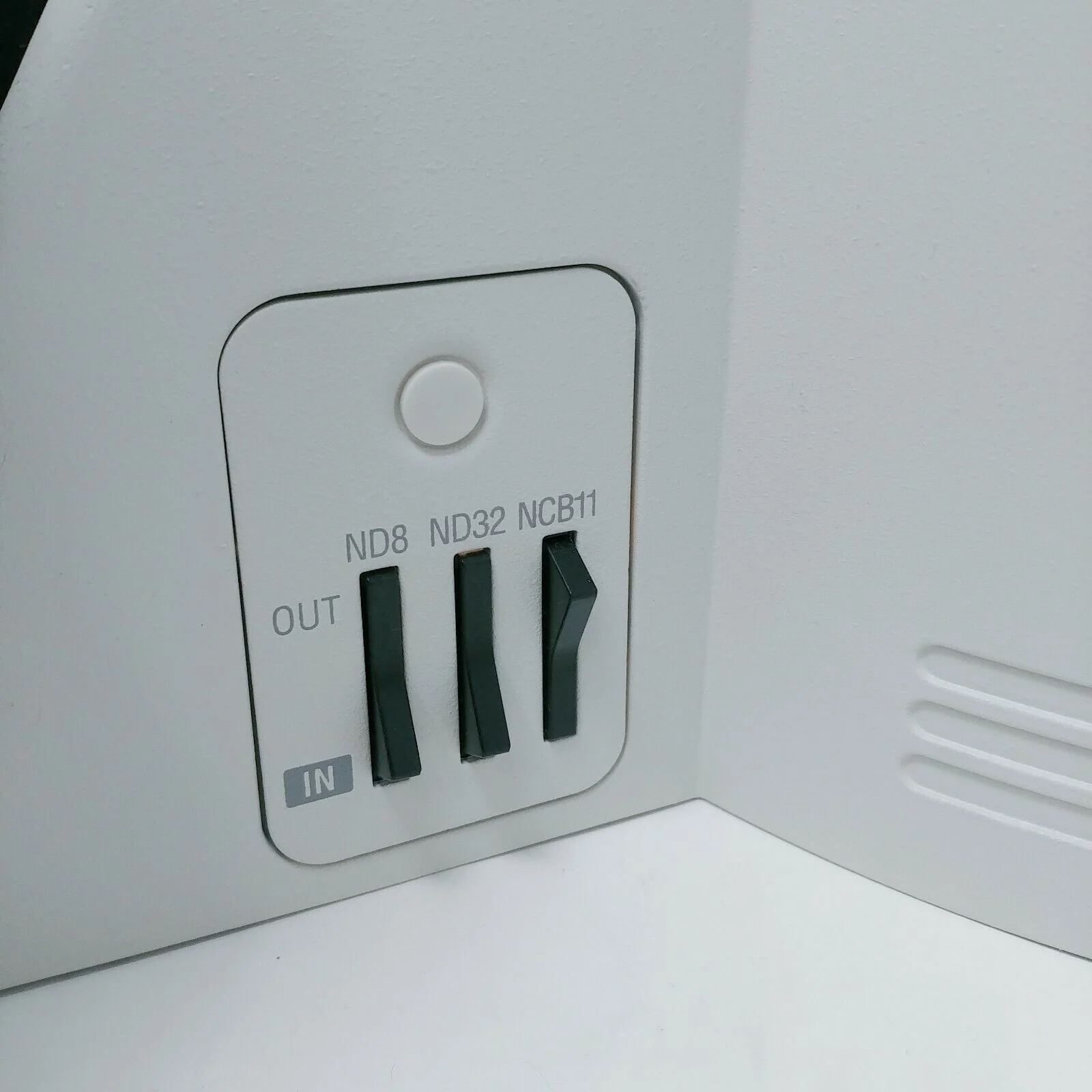 Nikon Microscope Eclipse 80i with 2x and Apo Objectives - Image 7