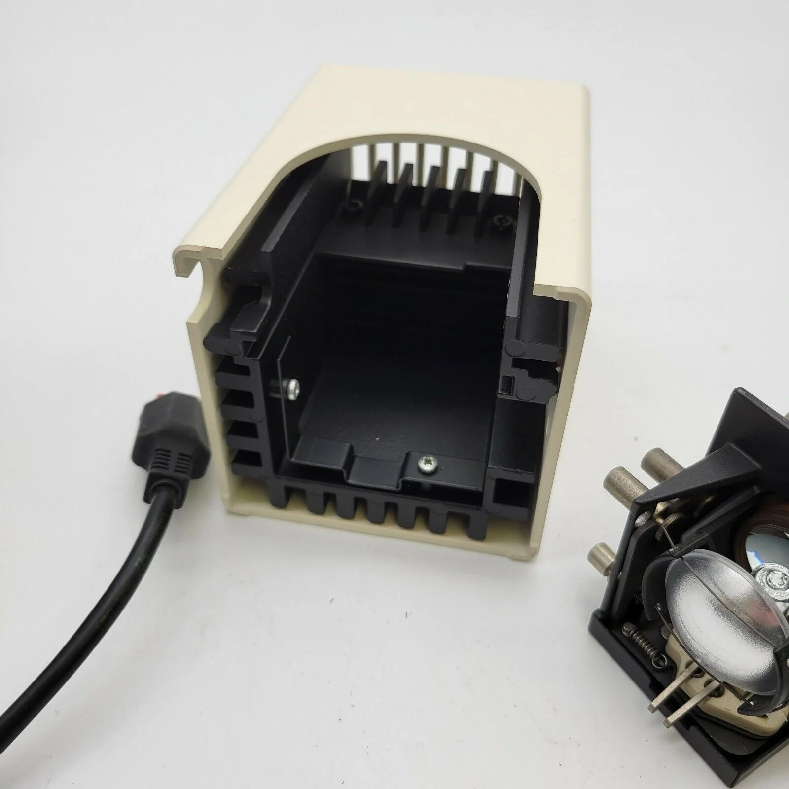 Zeiss Microscope Lamphouse HAL 100 Halogen 12V 100W 447219 - Image 11